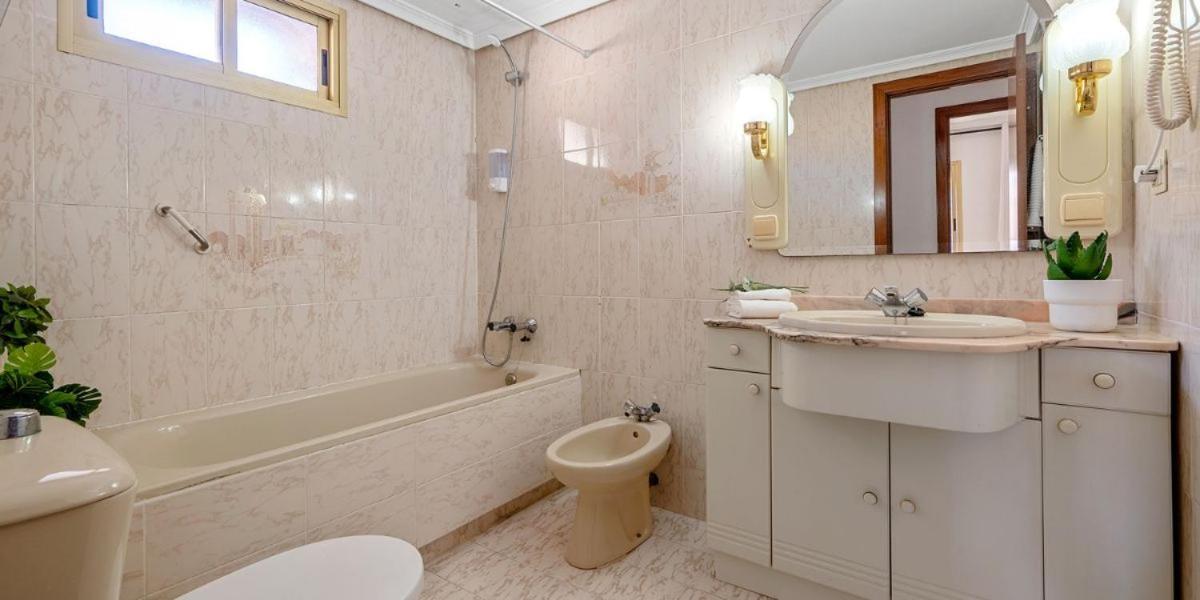 Alea Rentals - Albeniz La Pineda Ngoại thất bức ảnh
